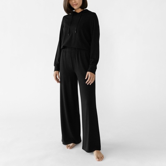 Cozy Earth Brushed Bamboo Wide Leg Pull-On Pant black
Size S - Picture 4 of 10